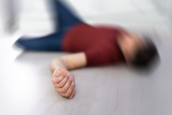 Cannabis bei Epilepsie - Verschwommenes Bild von einer Person, die am Boden liegt wegen einen epileptischen Anfalls.